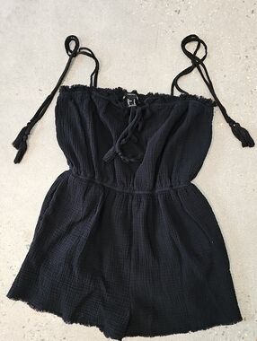 Forever 21 Black Textured Gauze Romper Size M